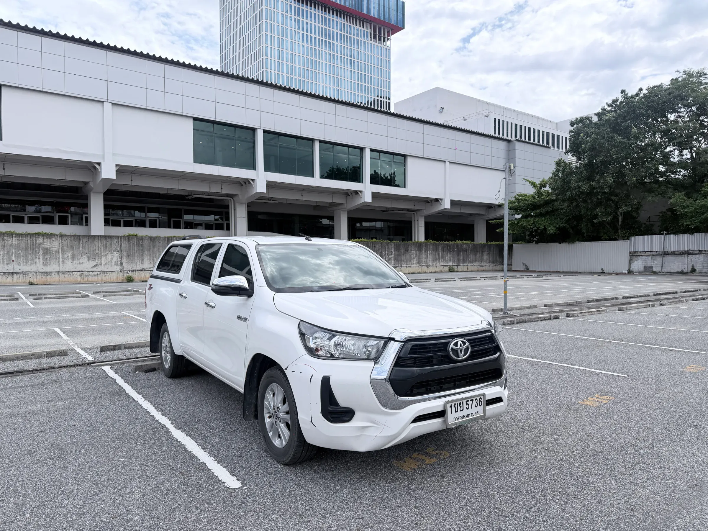 Toyota HILUX REVO D-CAB Z-edition Entry AT 2WD ปี 2021 — รูปที่ 2