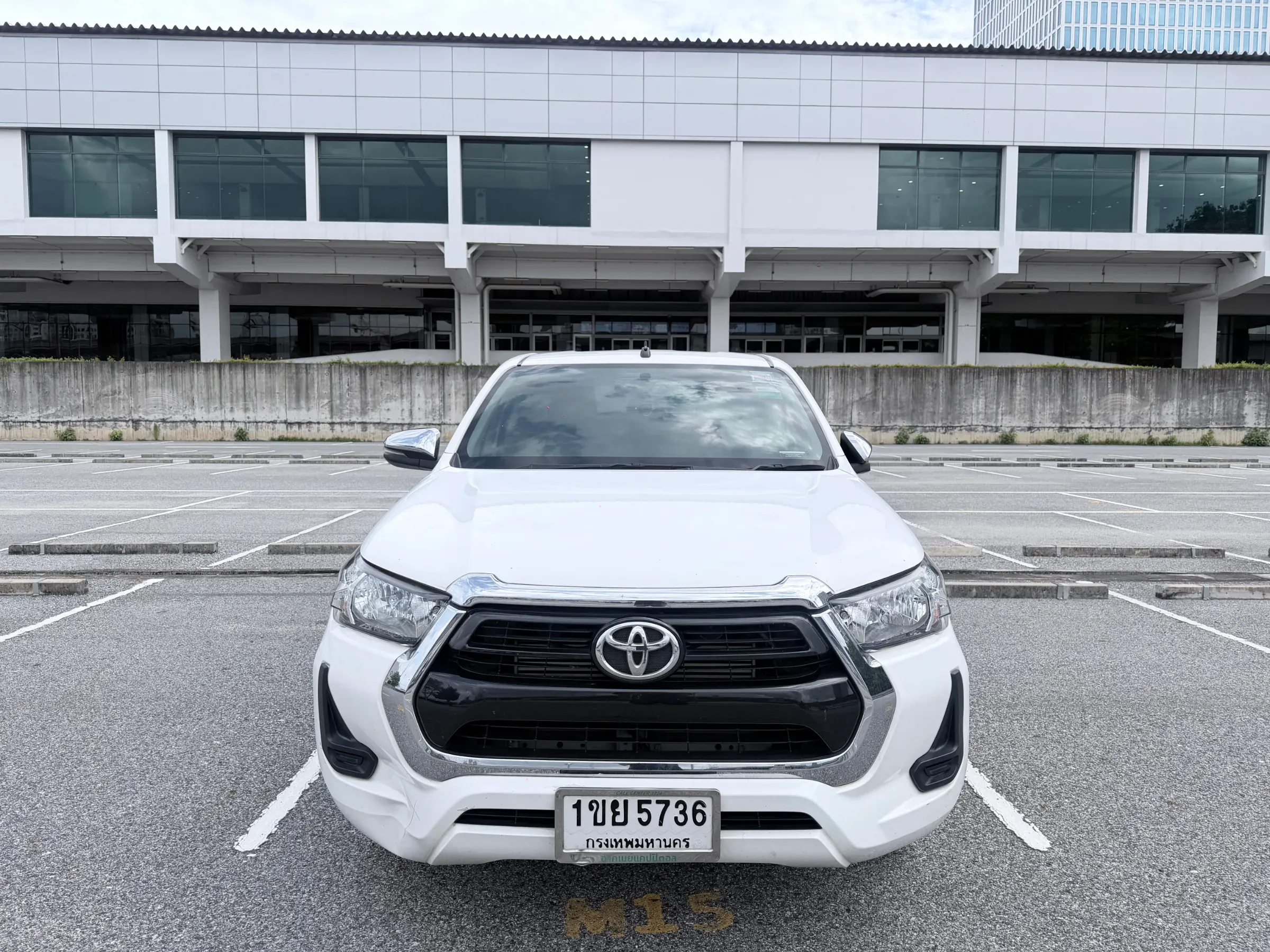 Toyota HILUX REVO D-CAB Z-edition Entry AT 2WD มือสอง ปี 2021 สีขาว สาขาบางนา