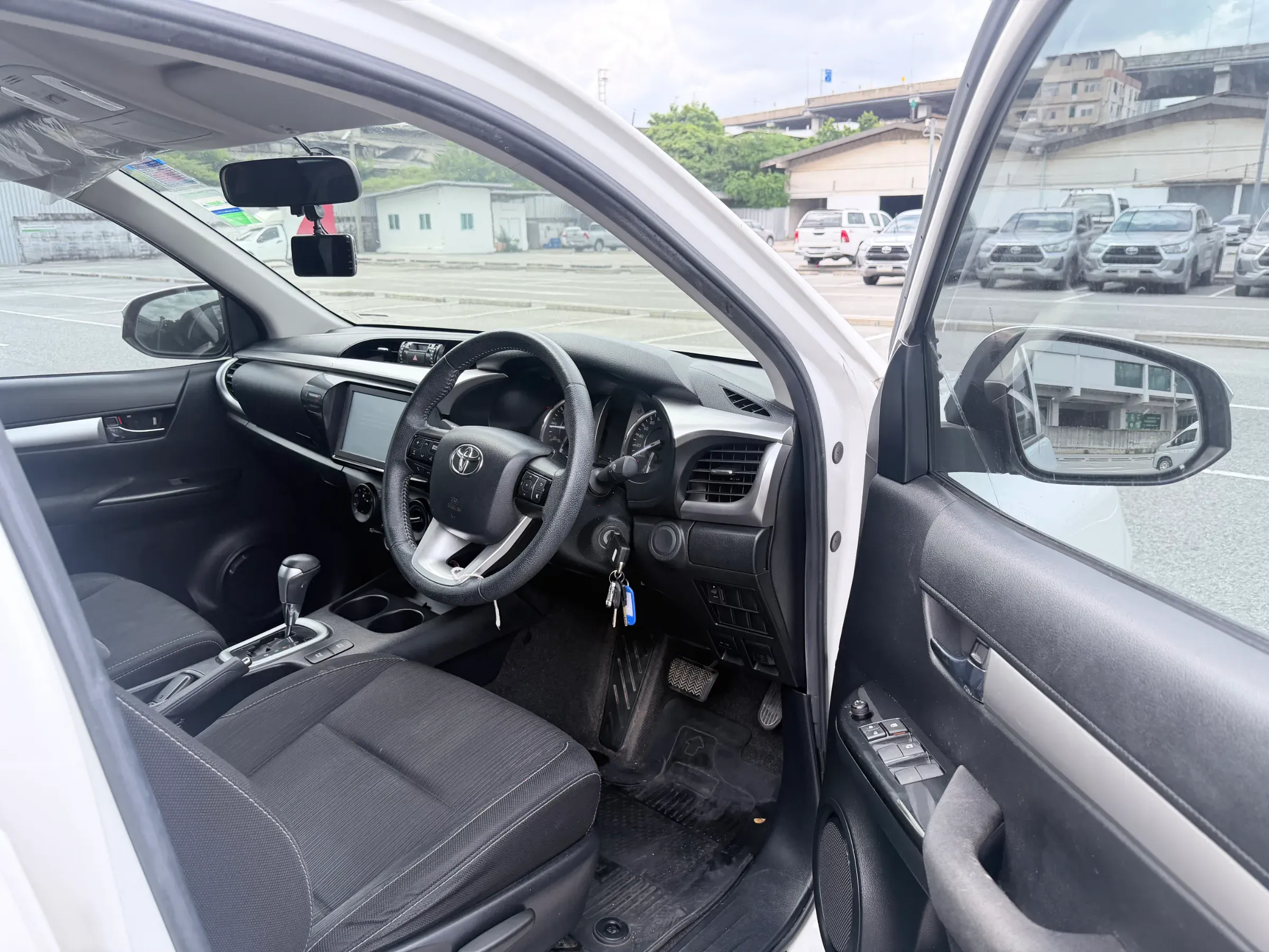 Toyota HILUX REVO D-CAB Z-edition Entry AT 2WD ปี 2021 — รูปที่ 4