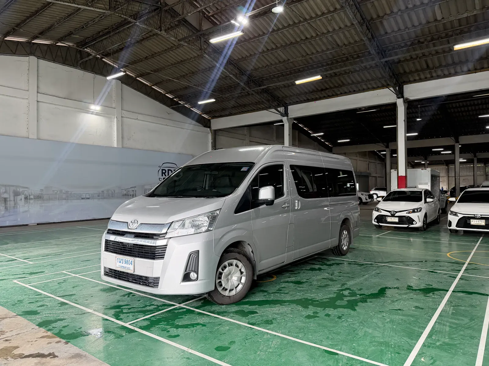 Toyota COMMUTER 2.8 MT มือสอง ปี 2021 สีเทา สาขาบางนา