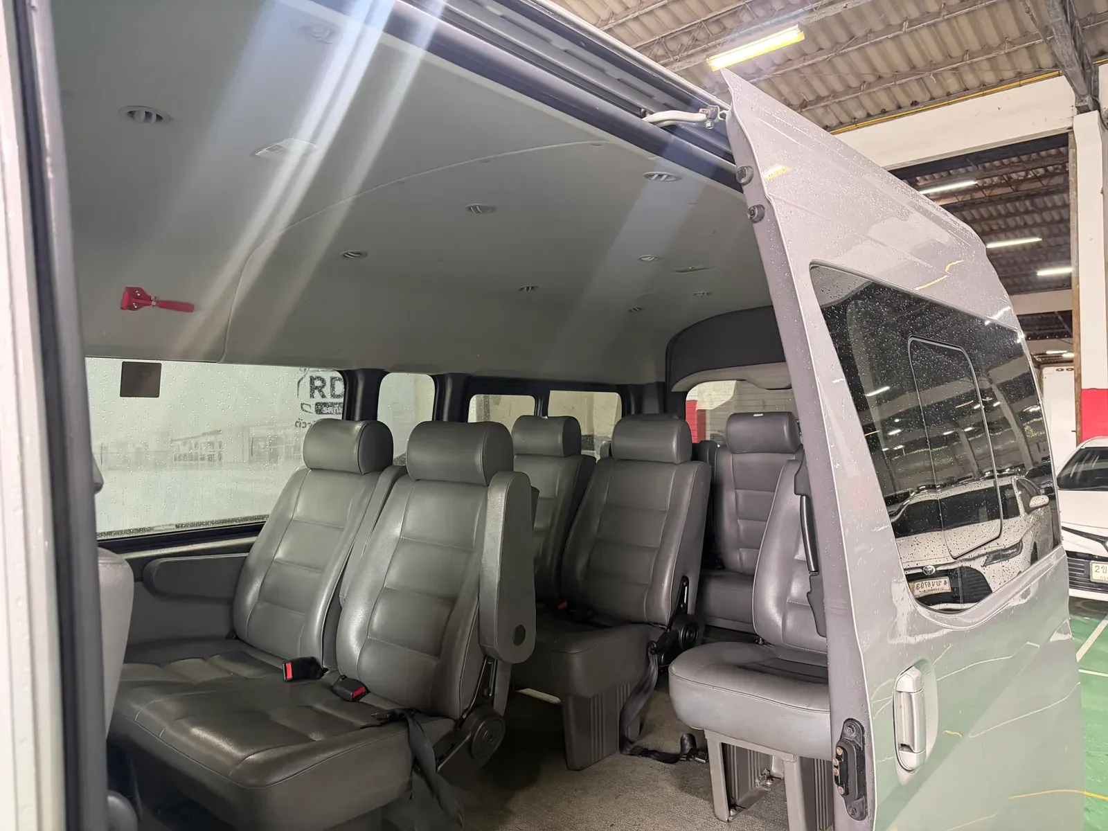 Toyota COMMUTER 2.8 MT ปี 2021 — รูปที่ 6